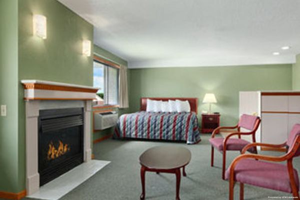 Days Inn And Suites Des Moines Airport
